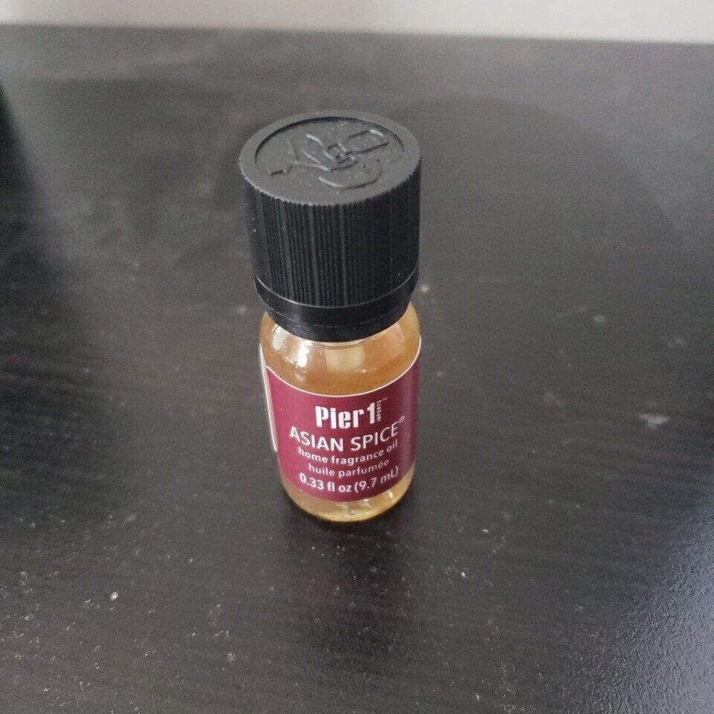 Pier 1 Amber Musk Home/Room Fragrance Oil .33 fl. oz